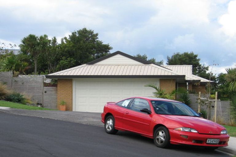 Photo of property in 9 Amery Place, West Harbour, Auckland, 0618