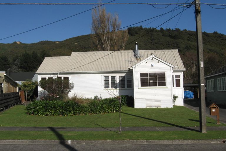 Photo of property in 17 Feist Street, Naenae, Lower Hutt, 5011
