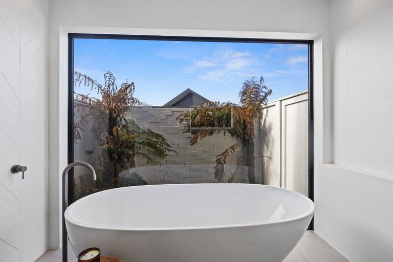 Photo of property in 83 Sunline Drive, Leamington, Cambridge, 3432