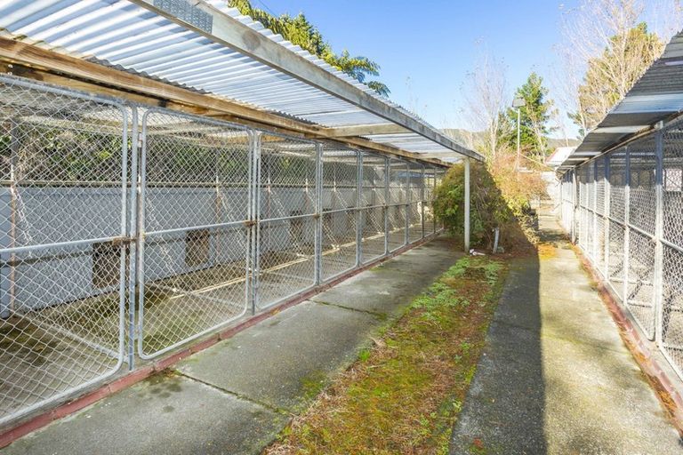 Photo of property in 2c Kaitoke Loop Road, Kaitoke, Upper Hutt, 5018