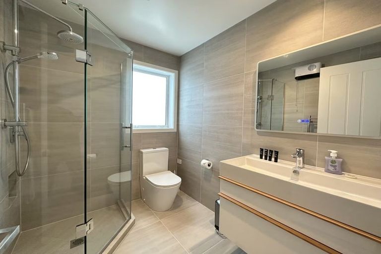 Photo of property in 7b Garadice Road, Rothesay Bay, Auckland, 0630