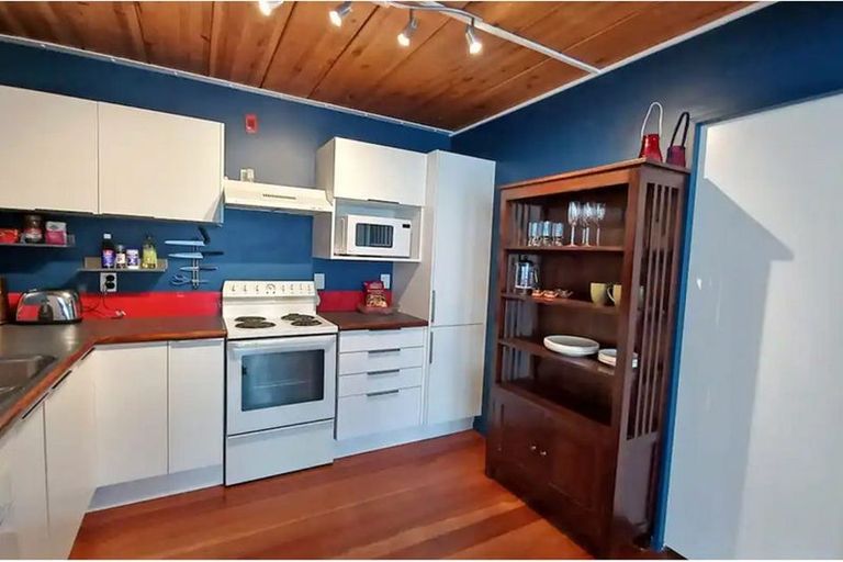 Photo of property in Courtenay Mews Apartments, 2/14 Alpha Street, Te Aro, Wellington, 6011