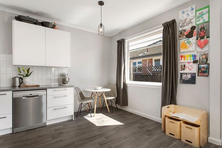 Photo of property in 18 Coopers Road, Dallington, Christchurch, 8061