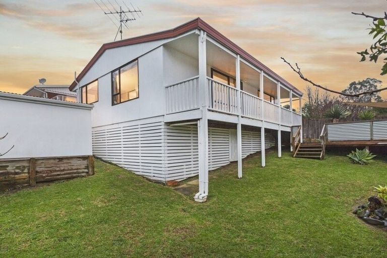 Photo of property in 1/103 Bradbury Road, Botany Downs, Auckland, 2010