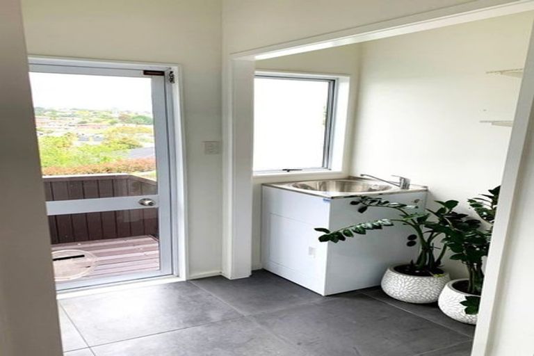 Photo of property in 2 Hanui Place, Massey, Auckland, 0614