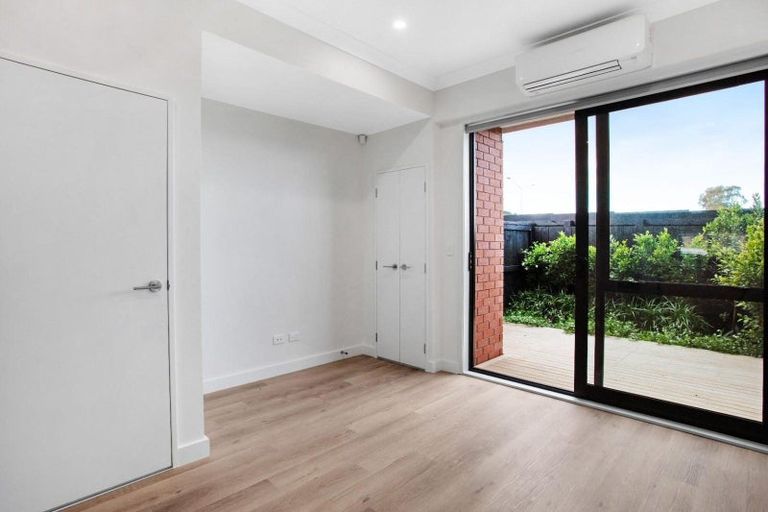 Photo of property in 31 Parkwood Avenue, Westgate, Auckland, 0614