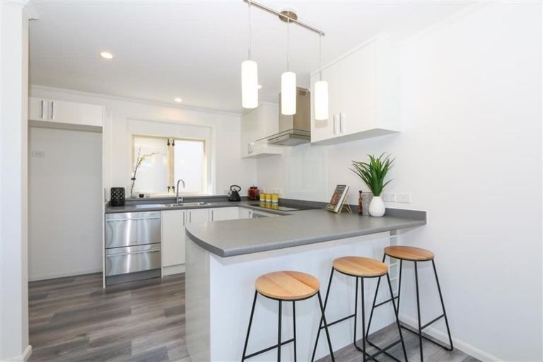 Photo of property in 2/33 Hawker Street, Mount Victoria, Wellington, 6011