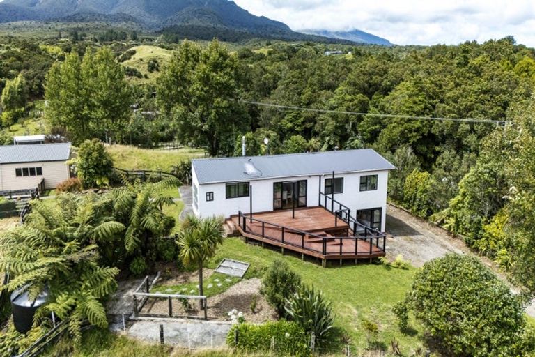 Photo of property in 787 Dover Road, Okato, New Plymouth, 4374