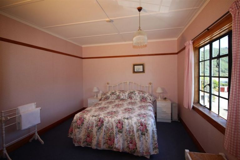Photo of property in 118 Wellington Street, Picton, 7220