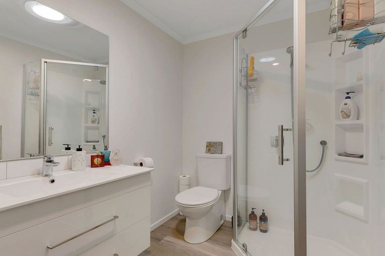 Photo of property in 8/9 Surrey Street, Tawa, Wellington, 5028