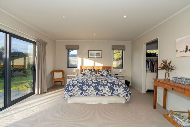Photo of property in 28 Kent Avenue, Waitarere Beach, Levin, 5510