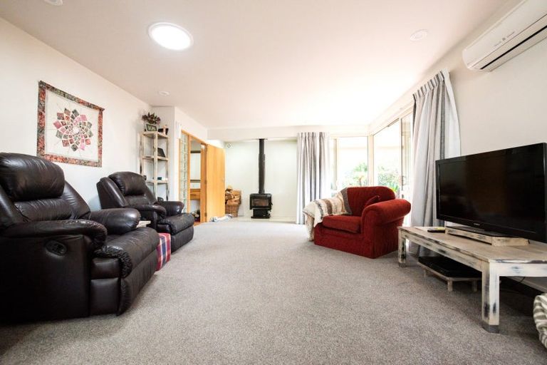 Photo of property in 75 Kent Street, Picton, 7220