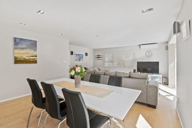 Photo of property in 13 Te Hoe Grove, Pinehill, Auckland, 0632