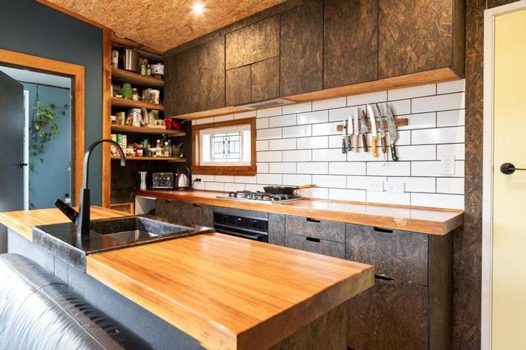 Photo of property in 132 Seaview Road, Piha, New Lynn, 0772