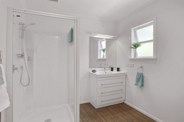 Photo of property in 120 Miromiro Road, Normandale, Lower Hutt, 5010