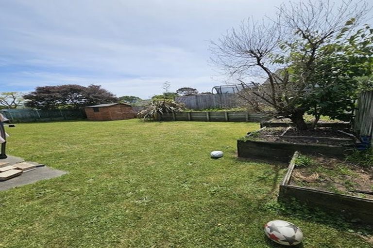 Photo of property in 51 Gandalf Crescent, Paraparaumu, 5032