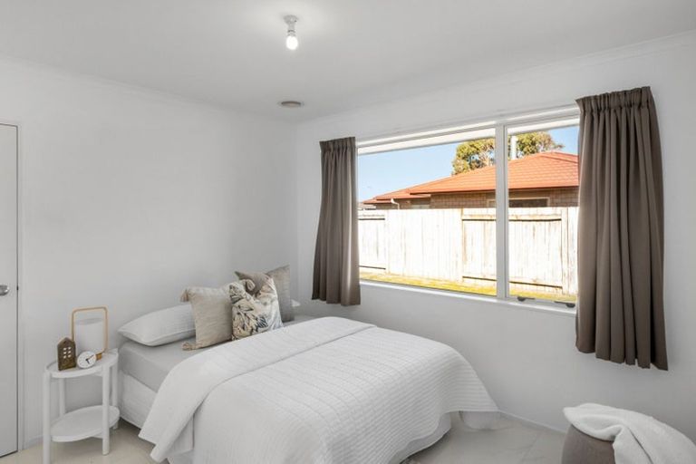 Photo of property in 18 Boston Parade, Kelvin Grove, Palmerston North, 4414