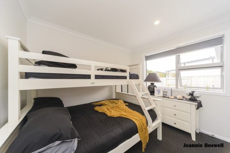 Photo of property in 14 Freedom Drive, Kelvin Grove, Palmerston North, 4414