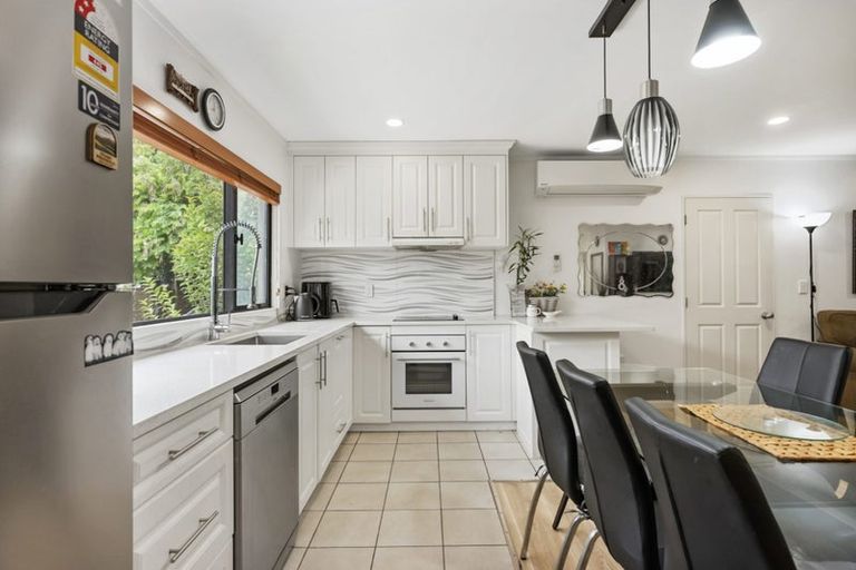 Photo of property in 10/17 Neta Grove, Henderson, Auckland, 0612