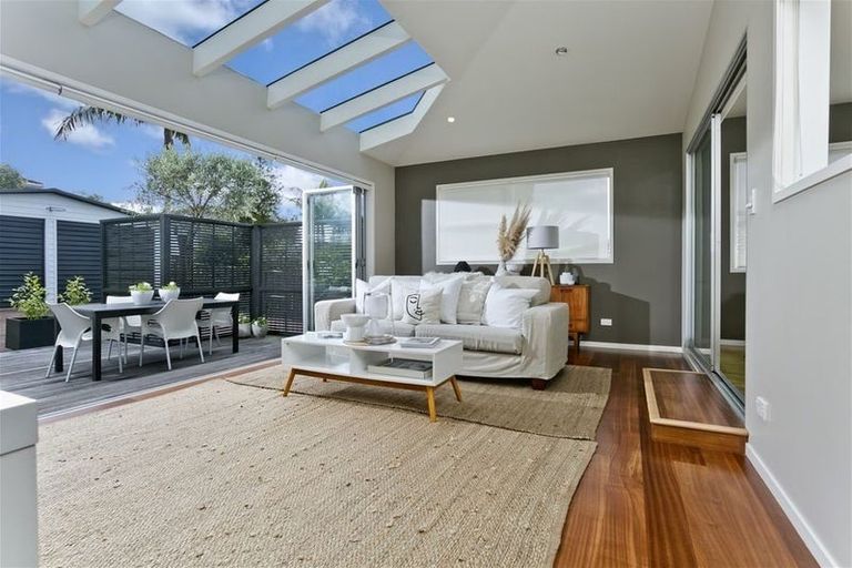 Photo of property in 14 Welland Place, Hillcrest, Auckland, 0627