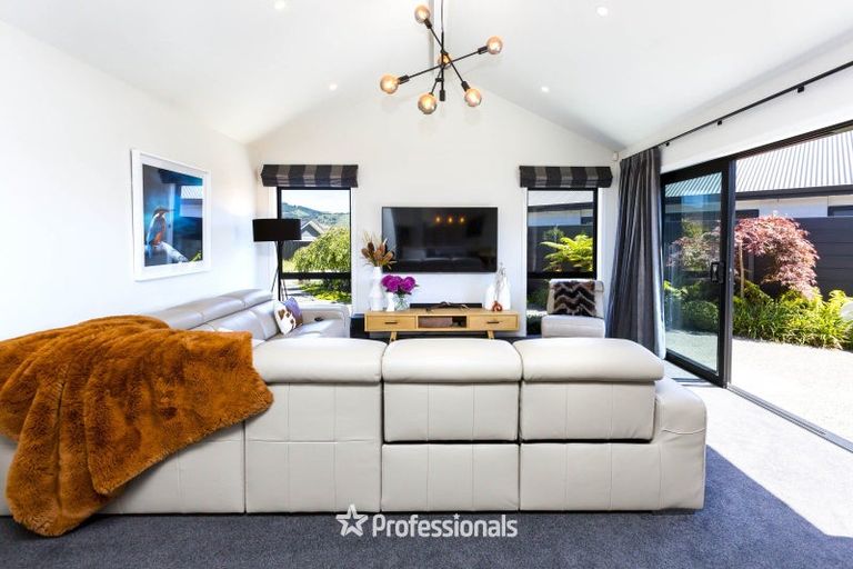 Photo of property in 8 Kerrigan Crescent, Wallaceville, Upper Hutt, 5018