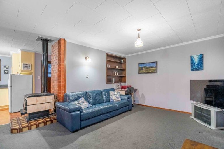 Photo of property in 11 Devon Street, Riversdale, 9776