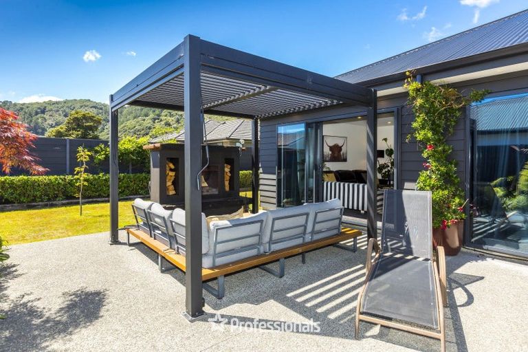 Photo of property in 8 Kerrigan Crescent, Wallaceville, Upper Hutt, 5018