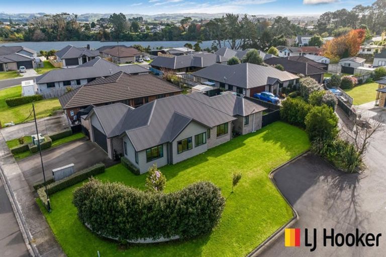 Photo of property in 31 Harbour Crest Drive, Waiuku, 2123