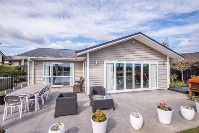 Photo of property in 2 Bluewater Place, Paraparaumu, 5032