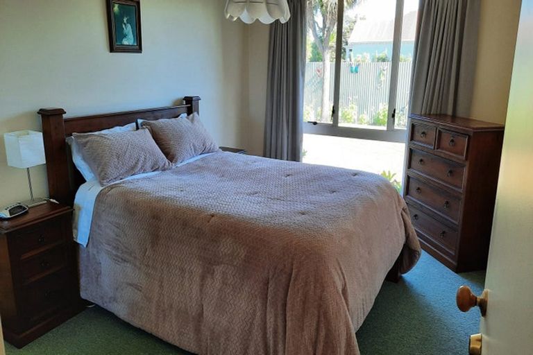 Photo of property in 2/98 Domain Terrace, Spreydon, Christchurch, 8024