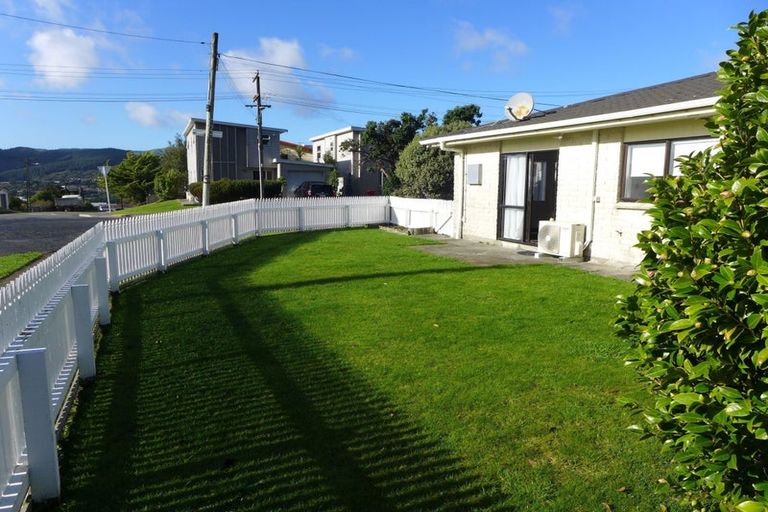 Photo of property in 13b Franklyn Road, Tawa, Wellington, 5028