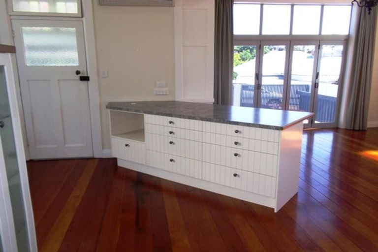 Photo of property in 16 Lighthouse Road, Bluff Hill, Napier, 4110