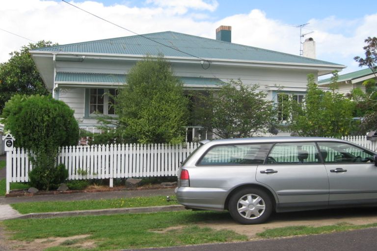 Photo of property in 2/14 Cowper Street, Devonport, Auckland, 0624