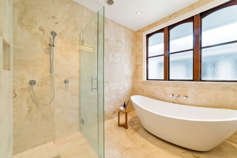 Photo of property in 8 Central Terrace, Kelburn, Wellington, 6012