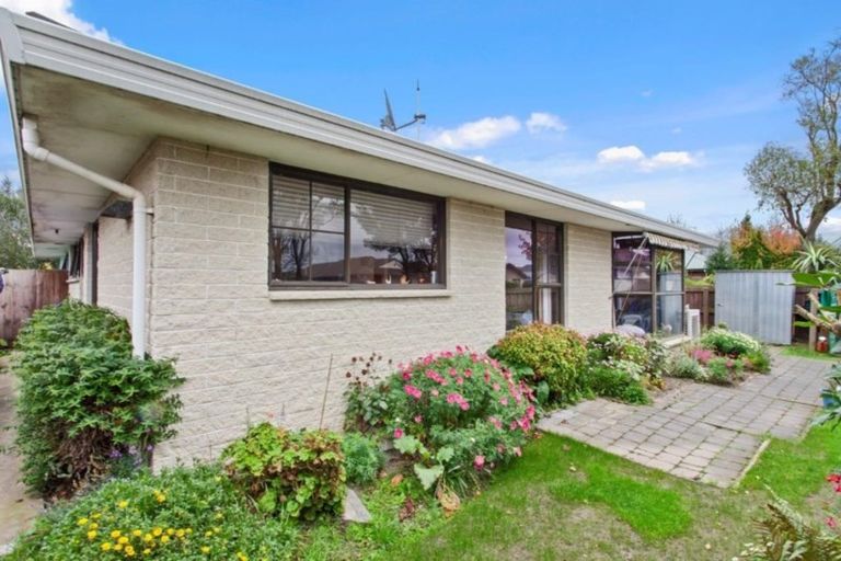 Photo of property in 1/37 Karnak Crescent, Russley, Christchurch, 8042