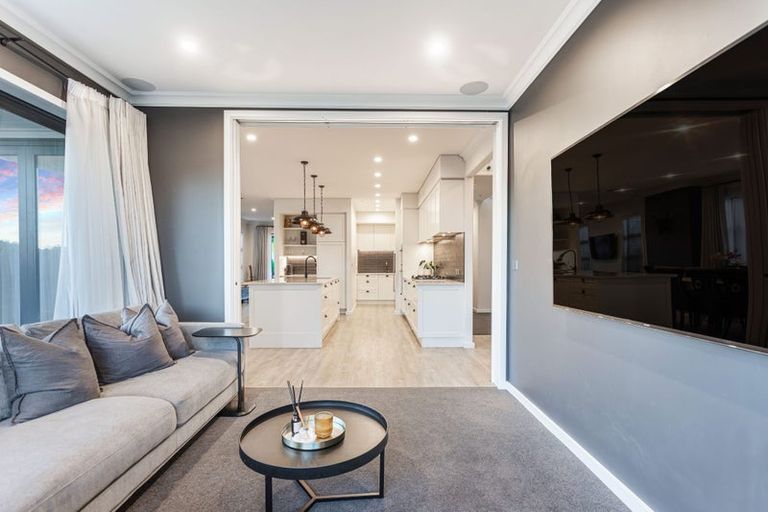 Photo of property in 8 Korako Drive, Kumeu, 0810