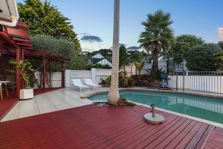 Photo of property in 203 Chelsea View Drive, Chatswood, Auckland, 0626