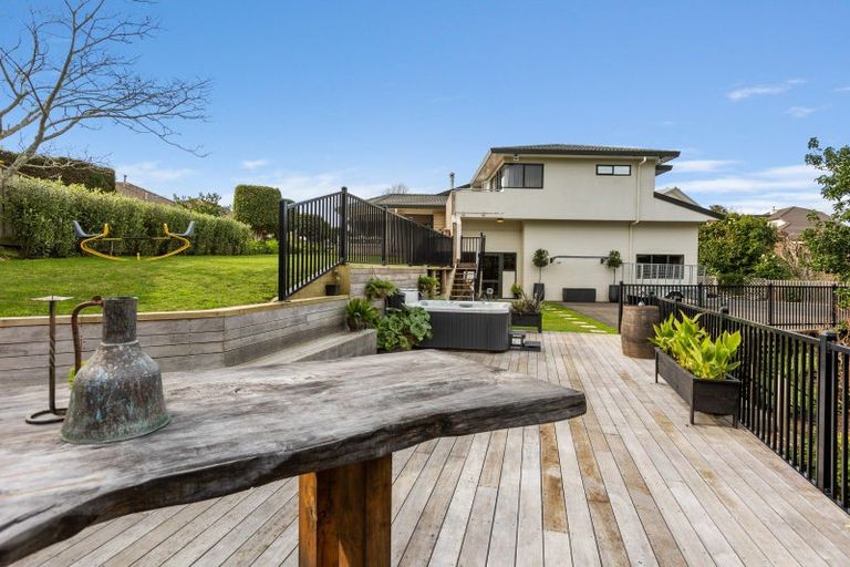 Photo of property in 22 Kinross Drive, Merrilands, New Plymouth, 4312