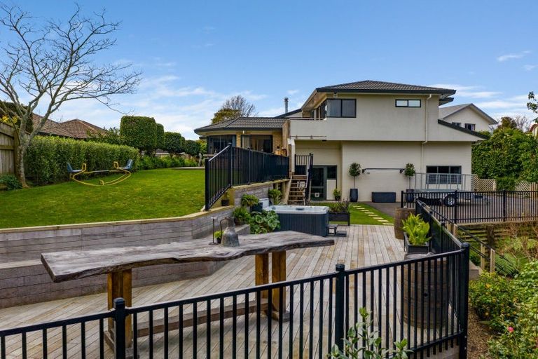 Photo of property in 22 Kinross Drive, Merrilands, New Plymouth, 4312