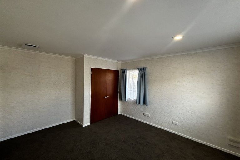 Photo of property in 1/9 Waiwera Place, Merrilands, New Plymouth, 4312