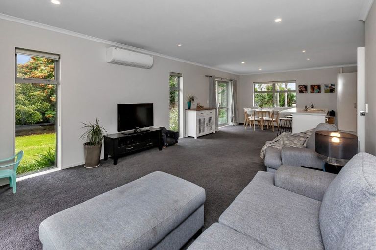 Photo of property in 4 Ishtar Place, One Tree Point, 0118