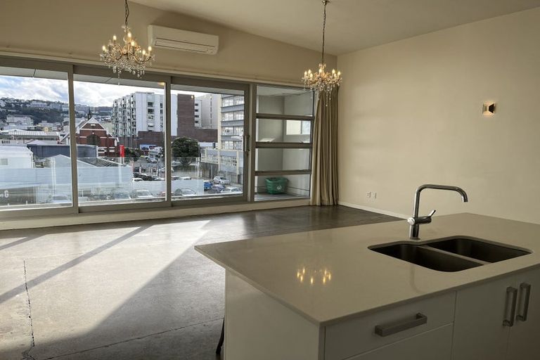 Photo of property in 4/25 Home Street, Mount Victoria, Wellington, 6011