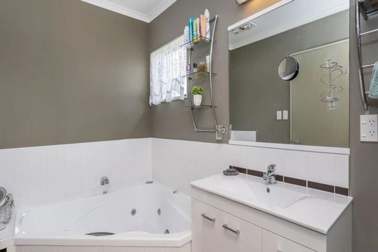 Photo of property in 52 Inverness Drive, Pyes Pa, Tauranga, 3112