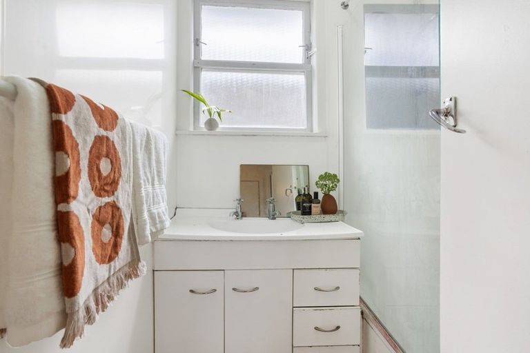 Photo of property in 5 Lendic Avenue, Henderson, Auckland, 0612