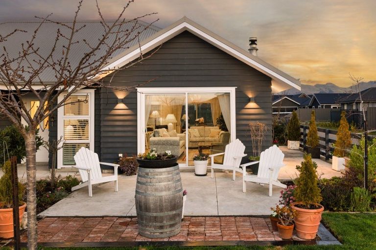 Photo of property in 5 Grooby Place, Havelock North, 4130