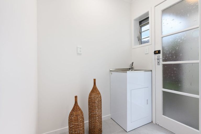 Photo of property in 1/1 Flagstaff Place, Massey, Auckland, 0614