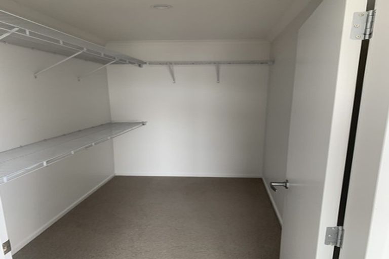 Photo of property in 5b Sandino Place, Grenada Village, Wellington, 6037