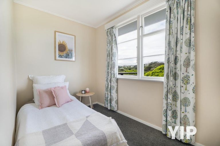 Photo of property in 133 Ruskin Road, Newlands, Wellington, 6037