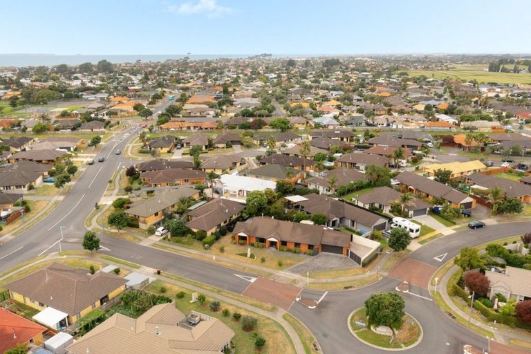 Photo of property in 5 Seabreeze Place, Papamoa Beach, Papamoa, 3118