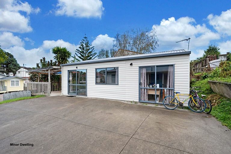 Photo of property in 27 Kohekohe Street, New Lynn, Auckland, 0600
